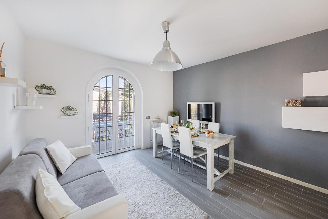 Appartamento Mazzini P1-25 By Wonderful Italy ซีร์มิโอเน ภายนอก รูปภาพ